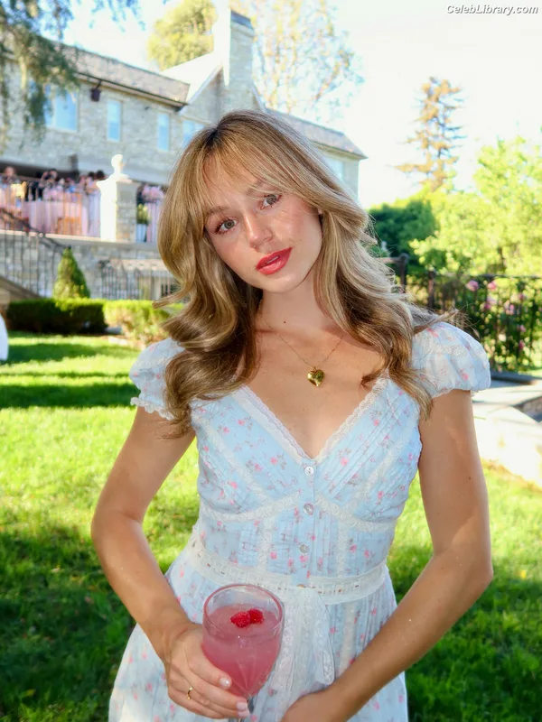 Brec Bassinger photo 8 of 367