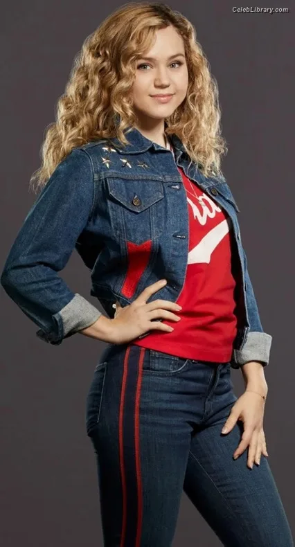 Brec Bassinger photo 2 of 367