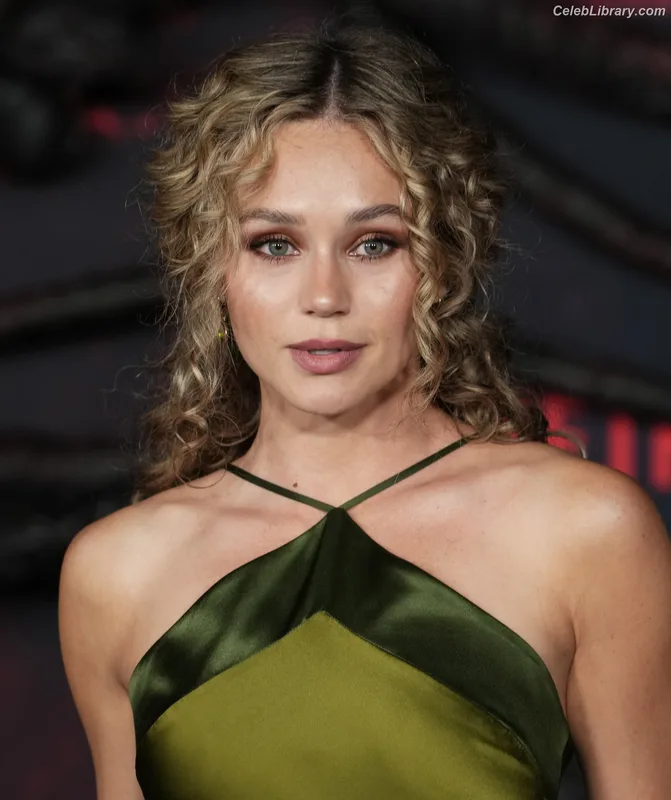 Brec Bassinger photo 3 of 367