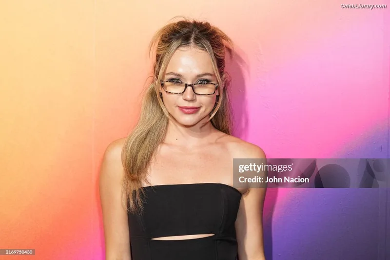 Brec Bassinger photo 12 of 367