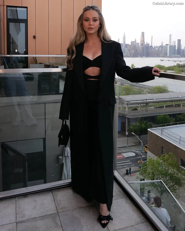 Brec Bassinger photo 18 of 367