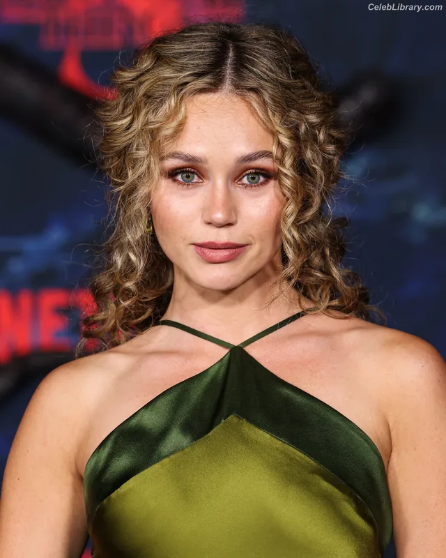 Brec Bassinger photo 23 of 367
