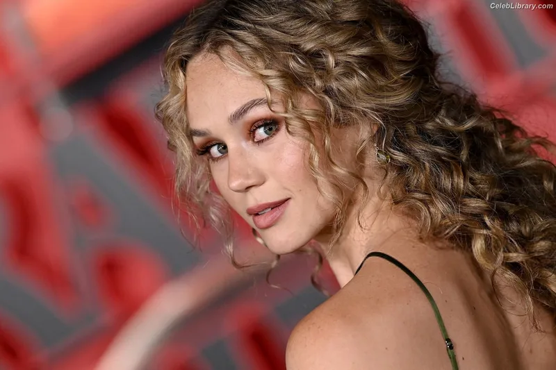 Brec Bassinger photo 5 of 367