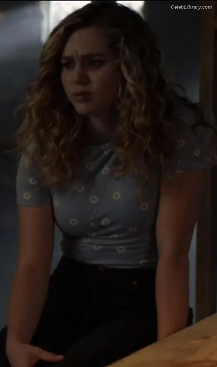 Brec Bassinger photo 11 of 367