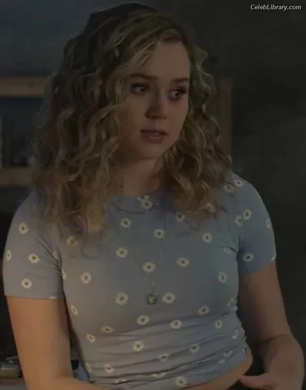 Brec Bassinger photo 12 of 367