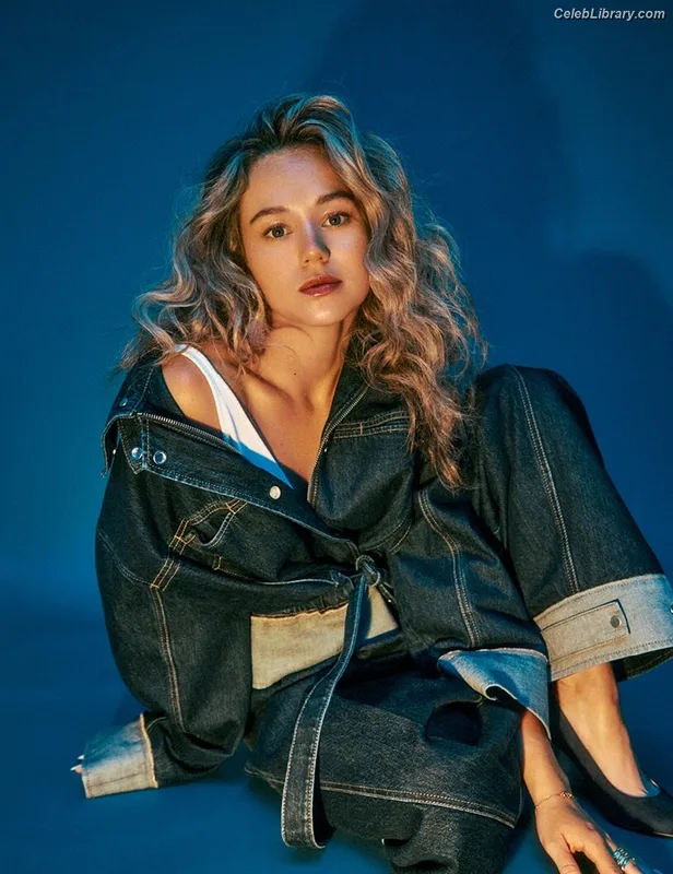 Brec Bassinger photo 18 of 367