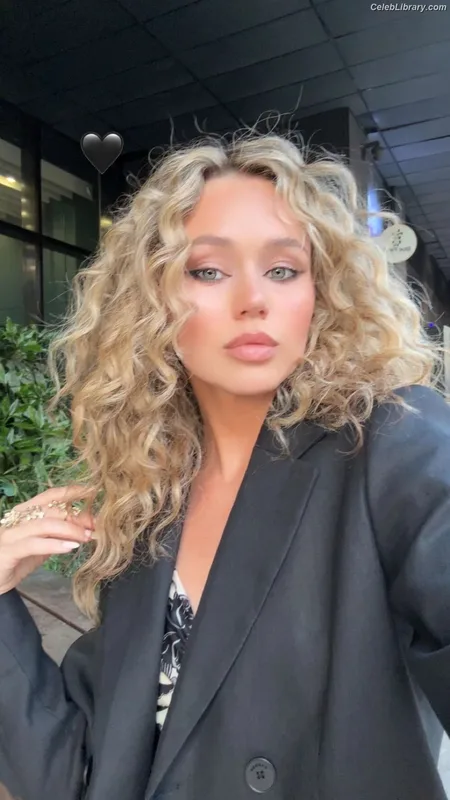 Brec Bassinger photo 6 of 367