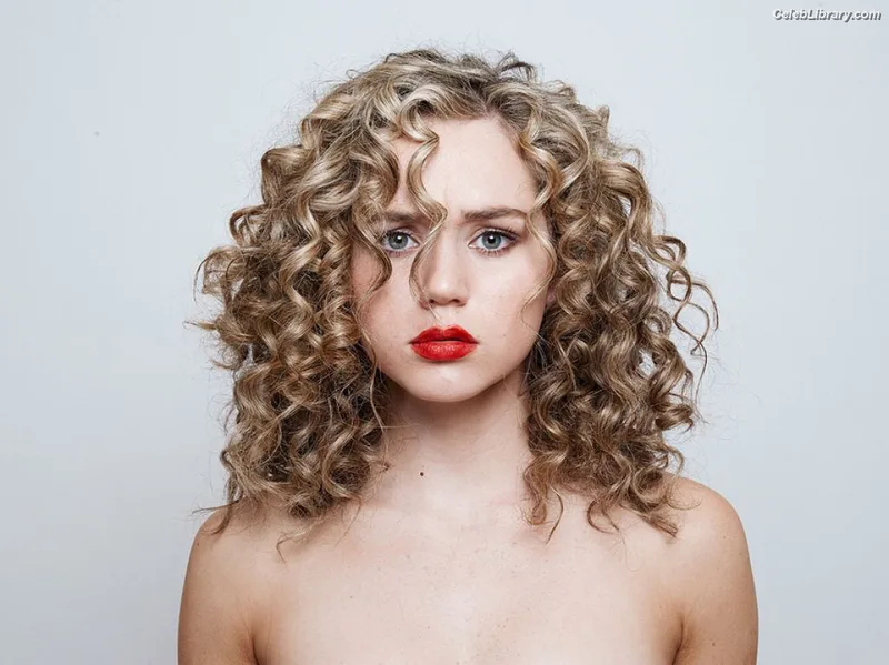 Brec Bassinger photo 16 of 367