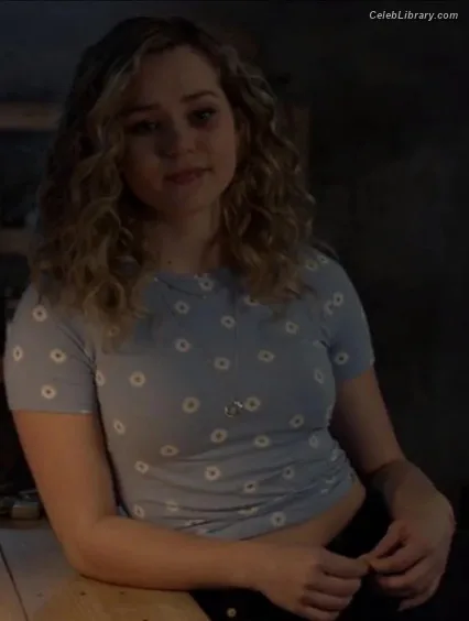 Brec Bassinger photo 17 of 367
