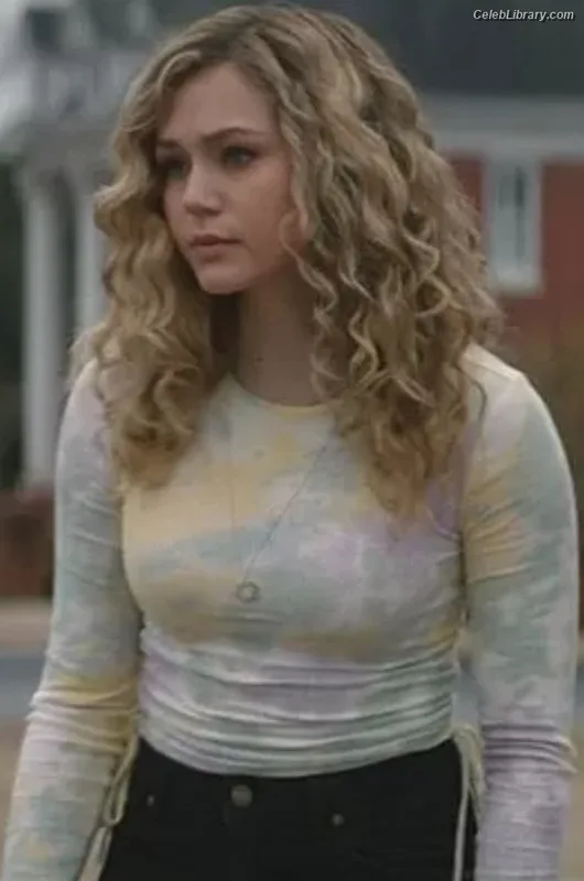 Brec Bassinger photo 6 of 367