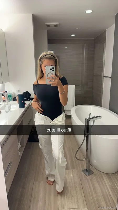 Breckie Hill photo 7 of 3225