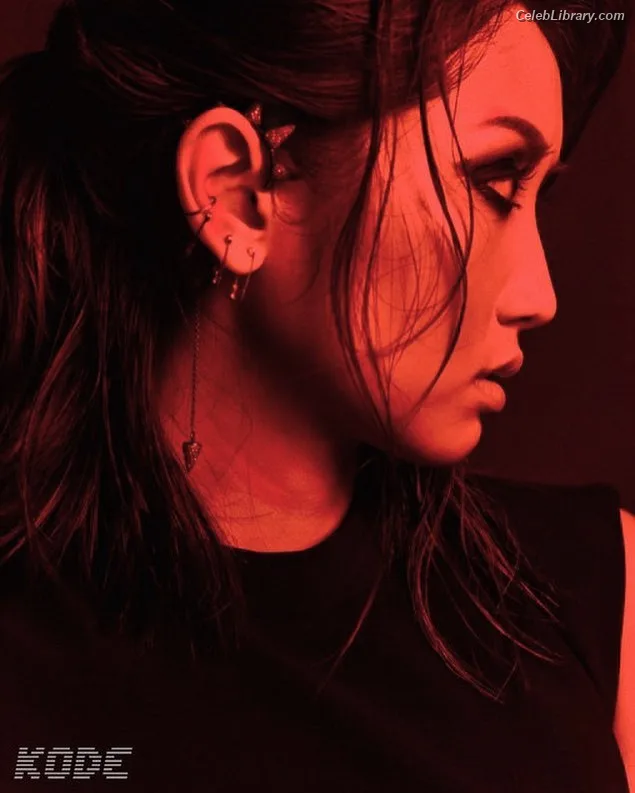 Brenda Song photo 7 of 223