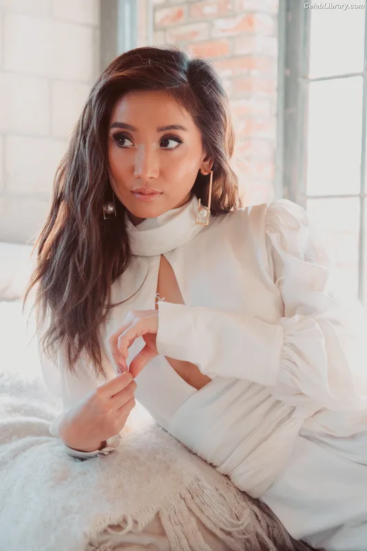 Brenda Song photo 2 of 223