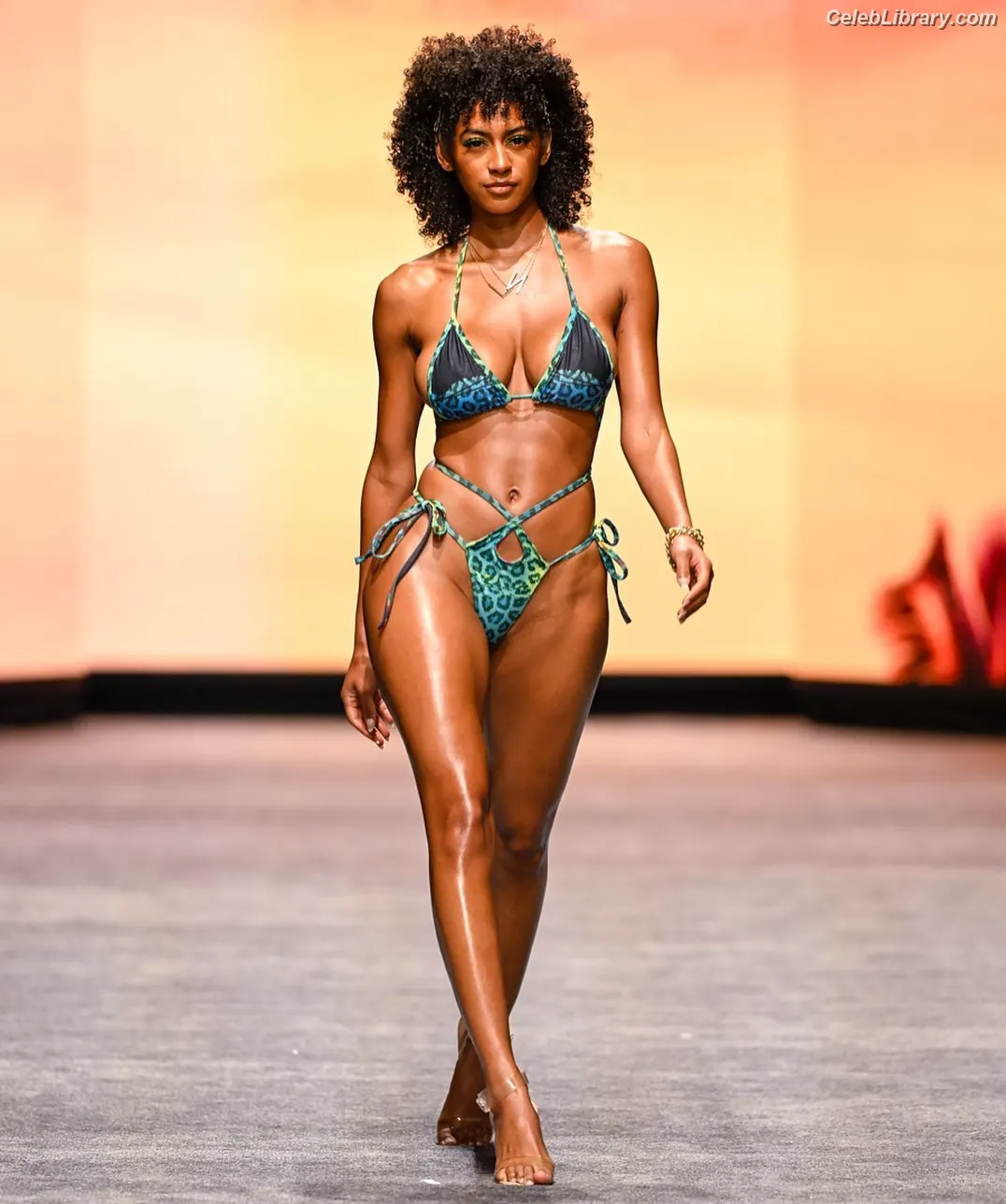 Briana Smith photo 3 of 748