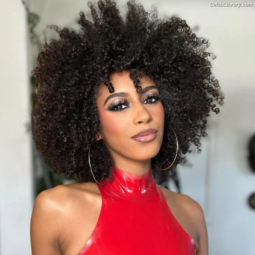 Briana Smith photo 21 of 748