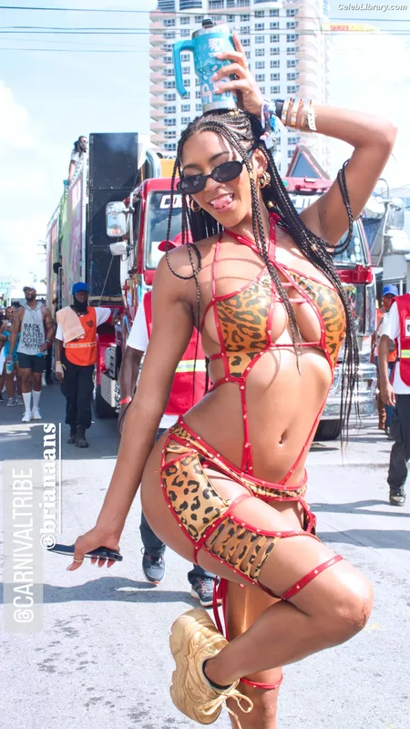 Briana Smith photo 7 of 749