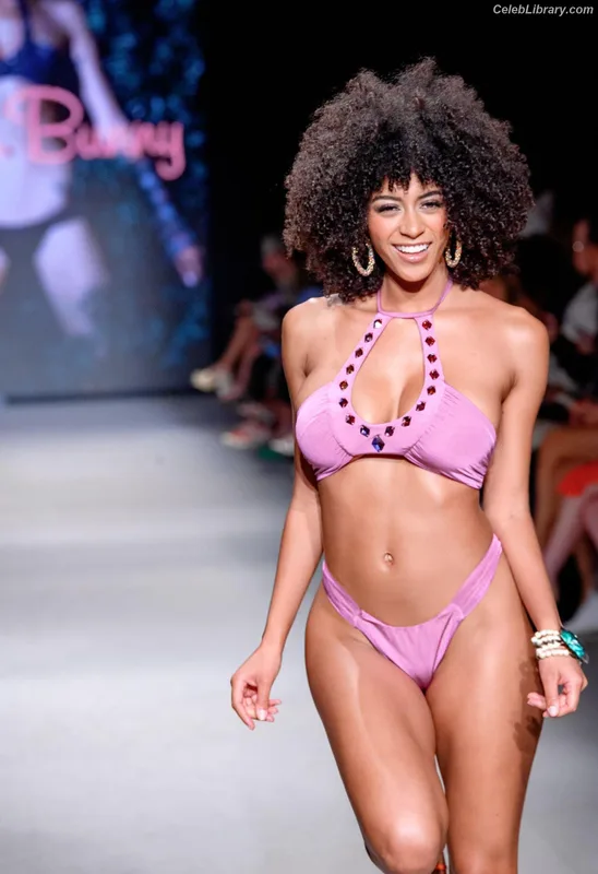 Briana Smith photo 10 of 749