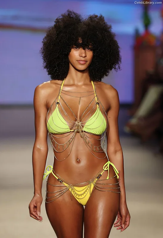 Briana Smith photo 13 of 749