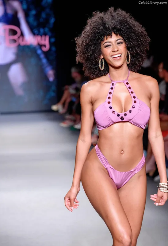 Briana Smith photo 19 of 749