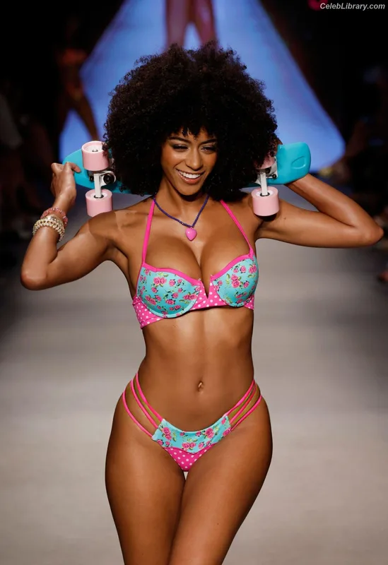 Briana Smith photo 11 of 749