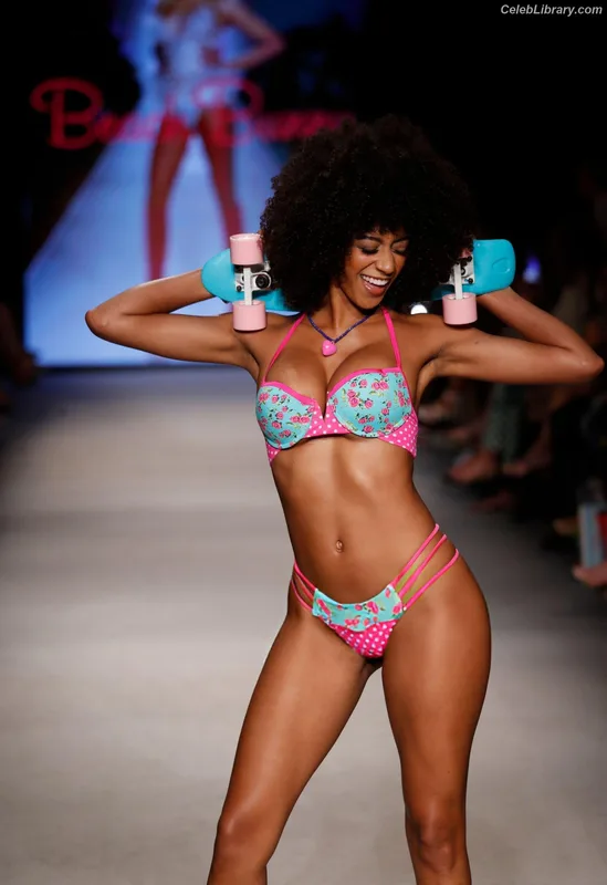 Briana Smith photo 17 of 749