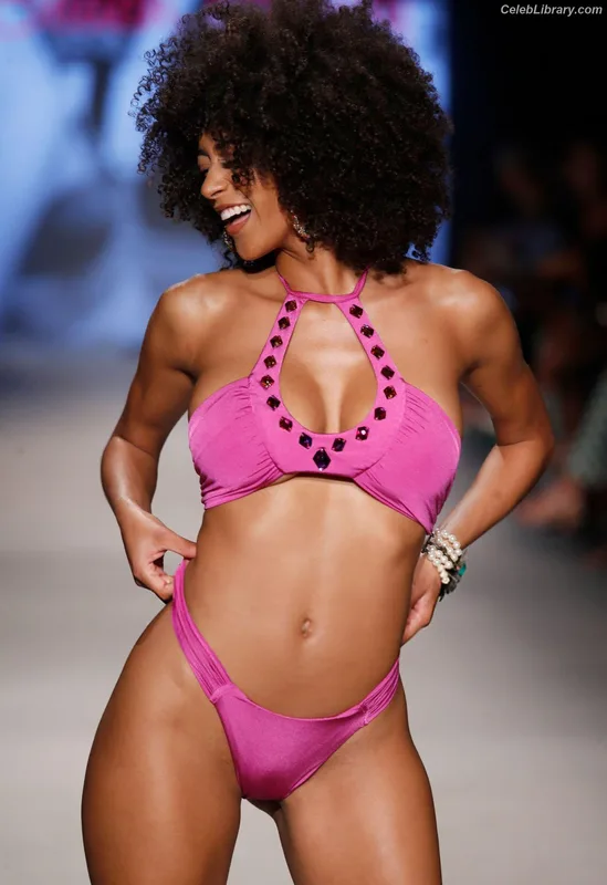 Briana Smith photo 2 of 749