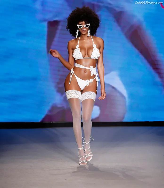 Briana Smith photo 11 of 749