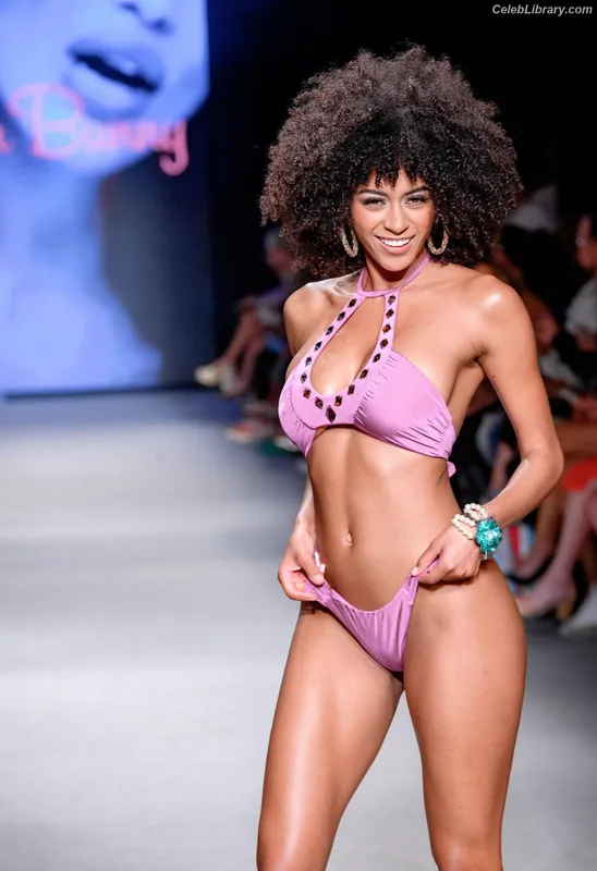 Briana Smith photo 22 of 749
