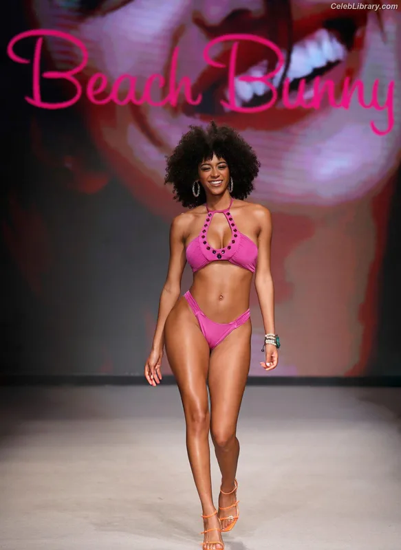 Briana Smith photo 10 of 749