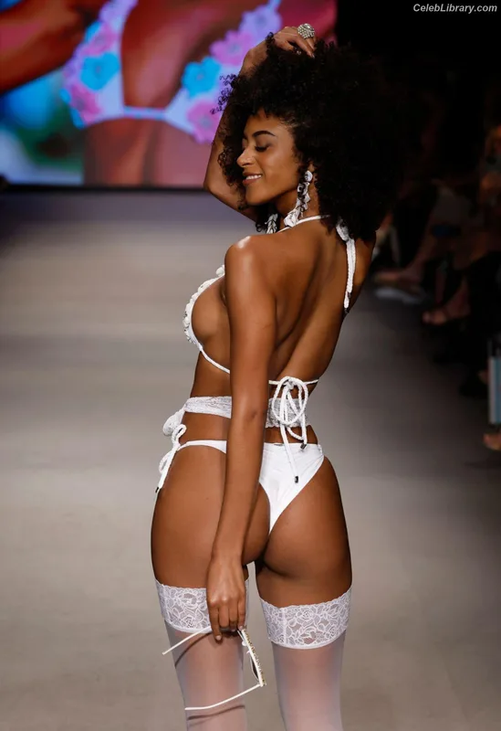 Briana Smith photo 14 of 749