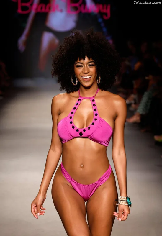 Briana Smith photo 4 of 749