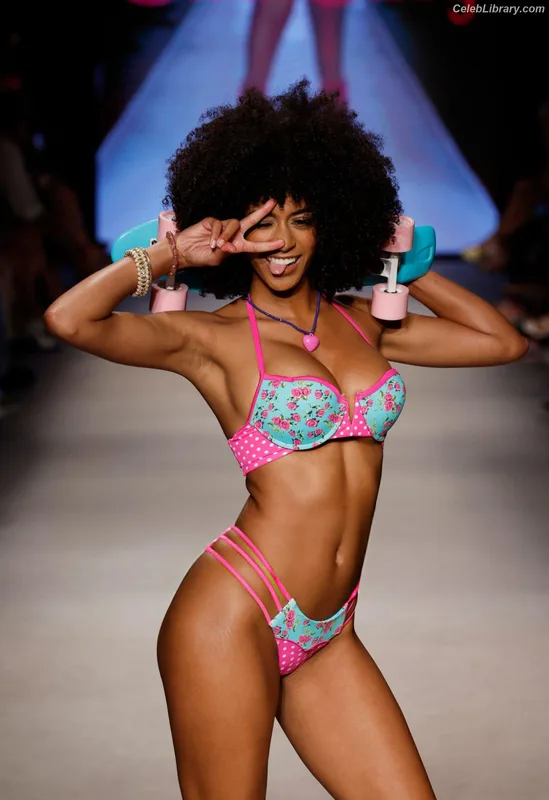 Briana Smith photo 8 of 749