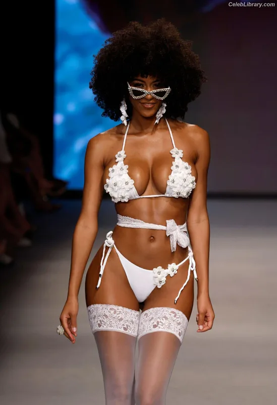 Briana Smith photo 18 of 749