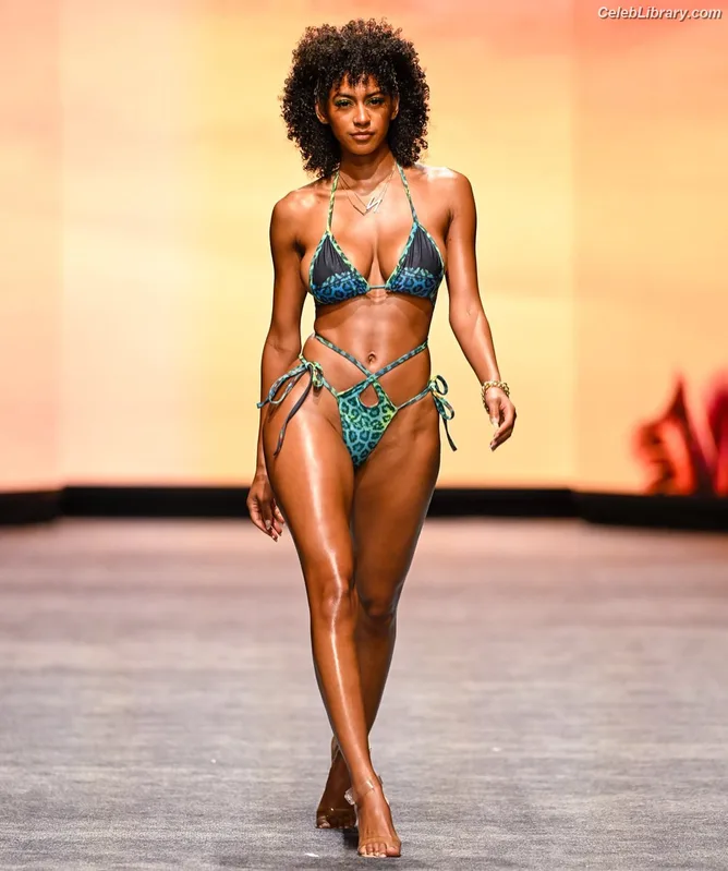 Briana Smith photo 3 of 749