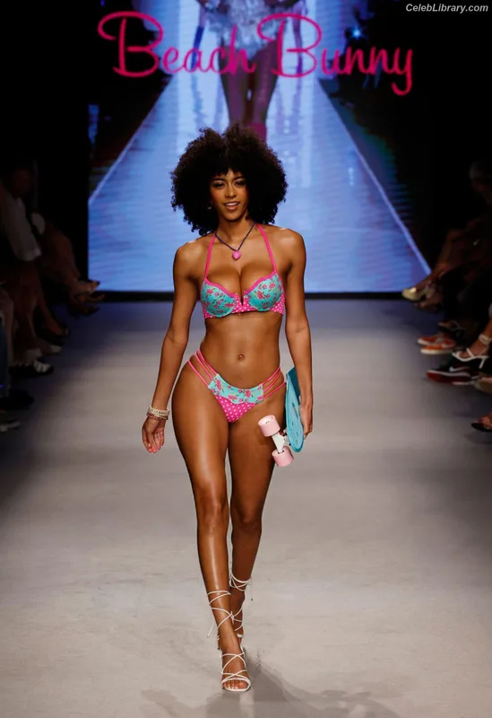 Briana Smith photo 13 of 749