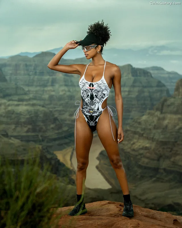 Briana Smith photo 13 of 749