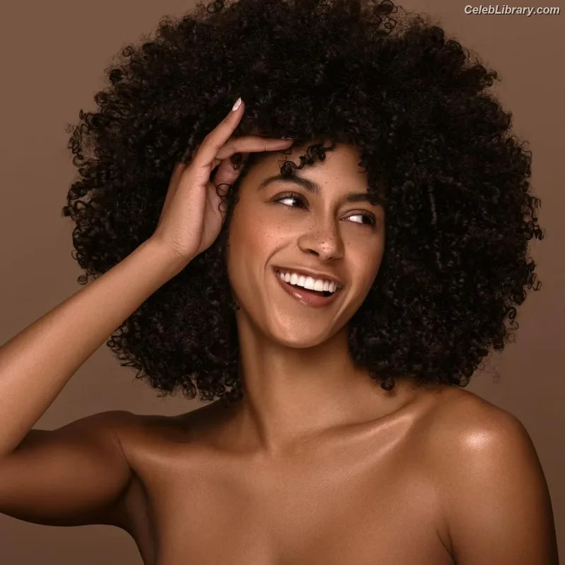 Briana Smith photo 10 of 749