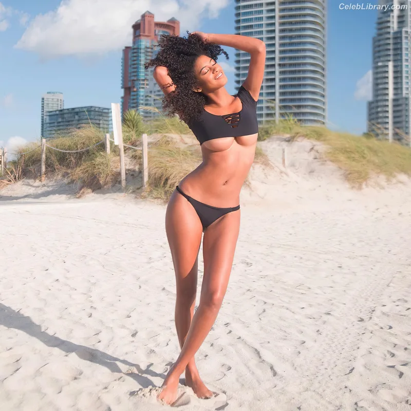 Briana Smith photo 21 of 749