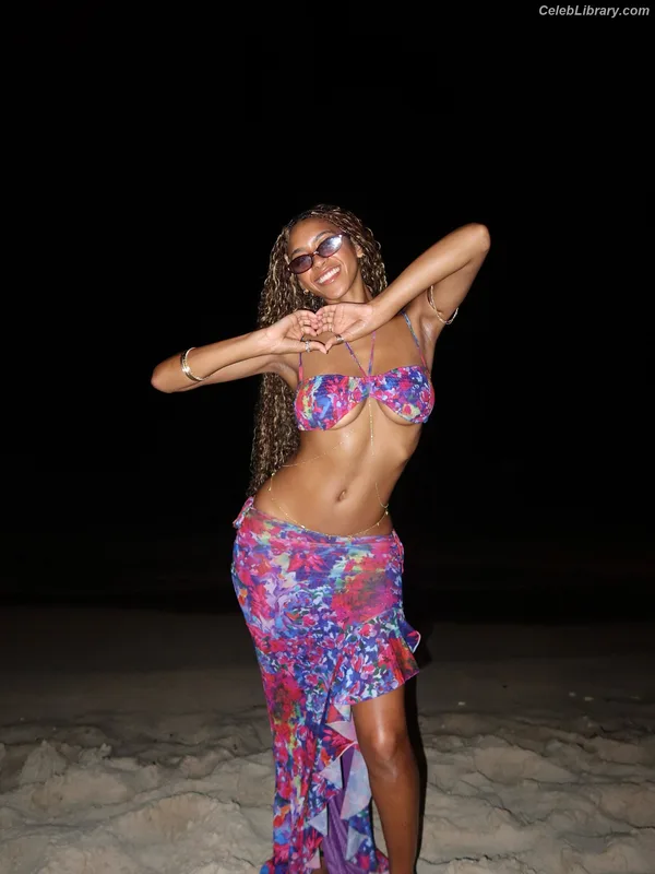 Briana Smith photo 19 of 749