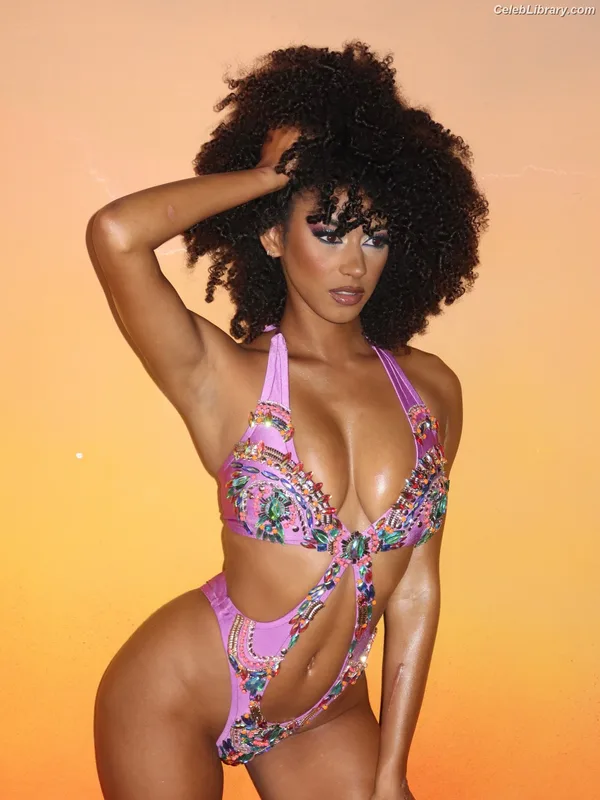 Briana Smith photo 18 of 749