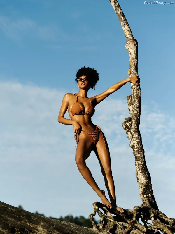 Briana Smith photo 21 of 749