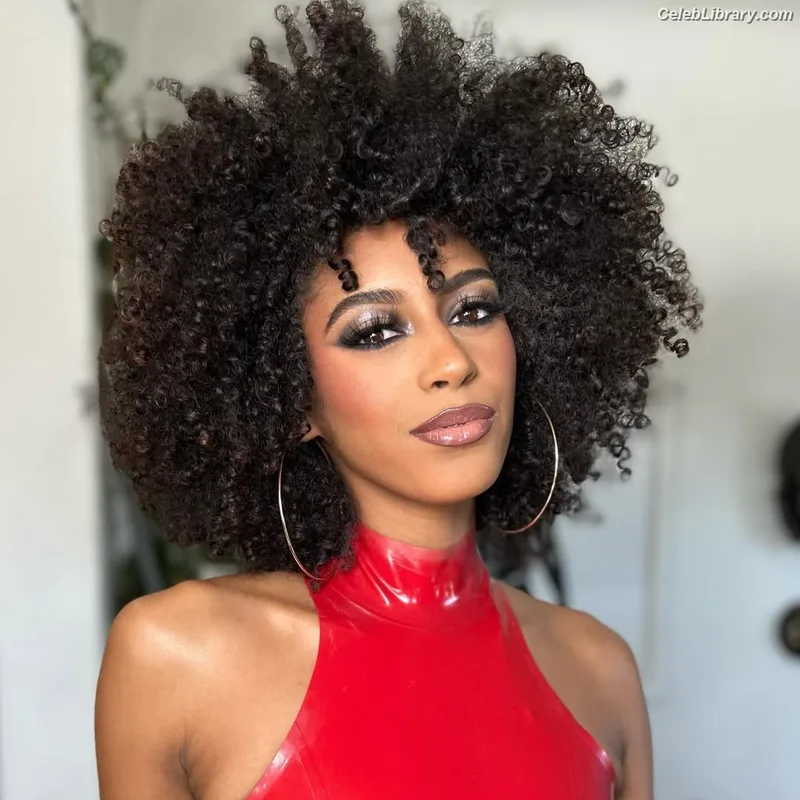 Briana Smith photo 21 of 749