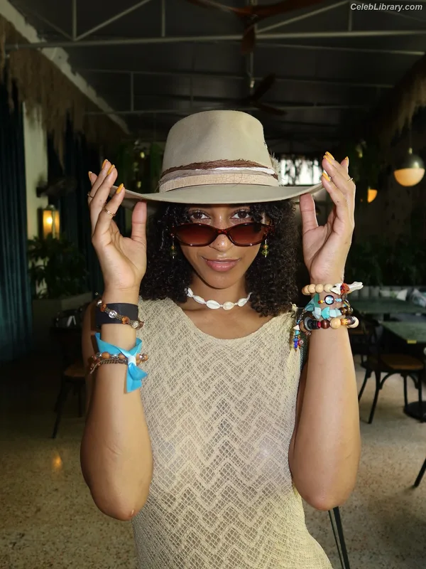 Briana Smith photo 11 of 749