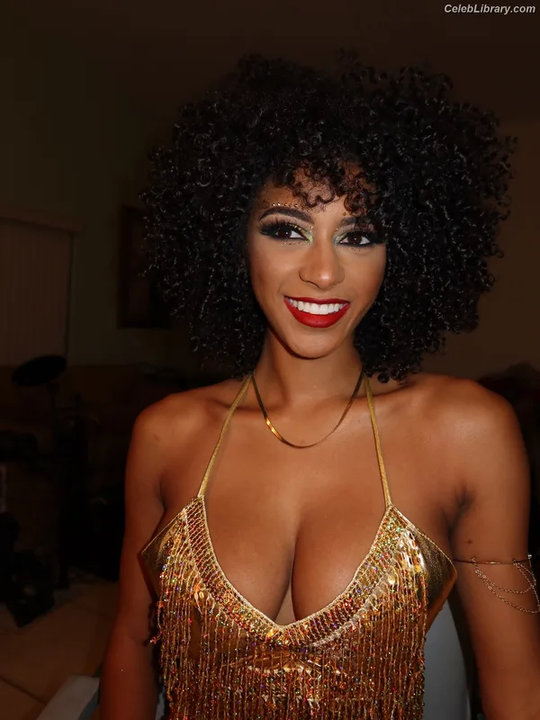 Briana Smith photo 9 of 749