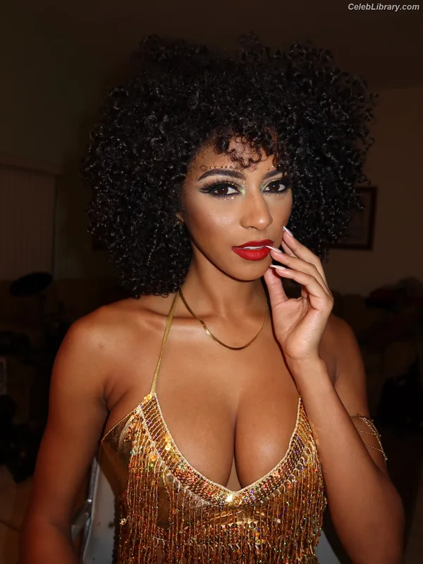 Briana Smith photo 11 of 749