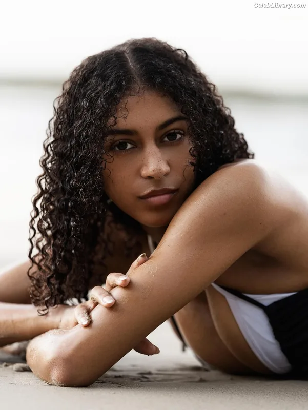 Briana Smith photo 19 of 749