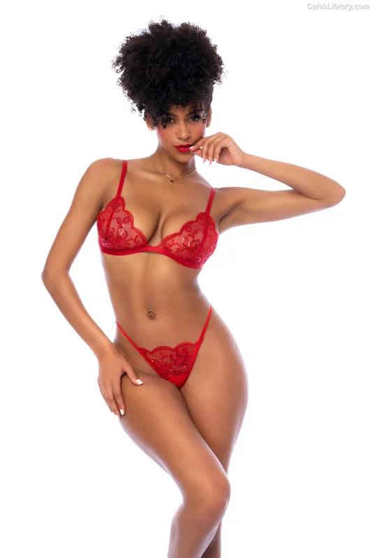 Briana Smith photo 13 of 749