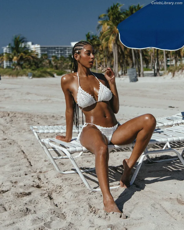 Briana Smith photo 11 of 749