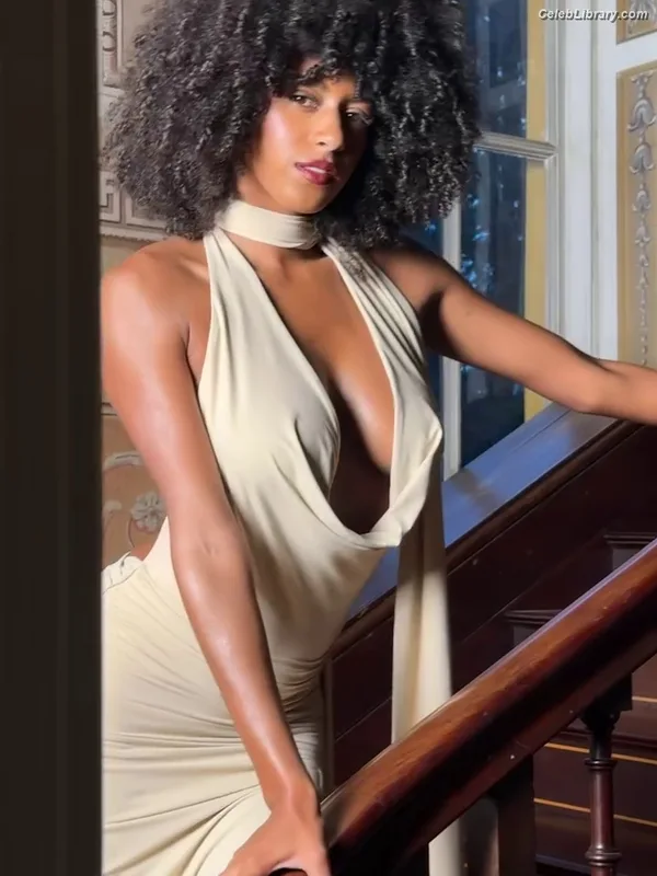 Briana Smith photo 11 of 749