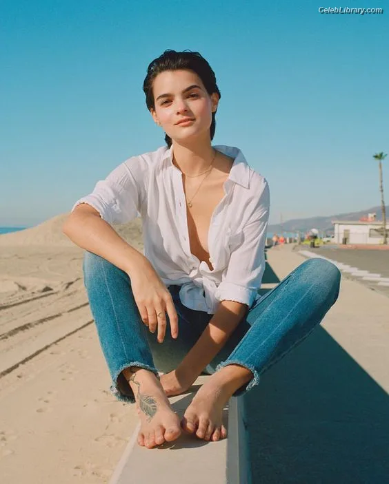Brianna Hildebrand photo 1 of 31